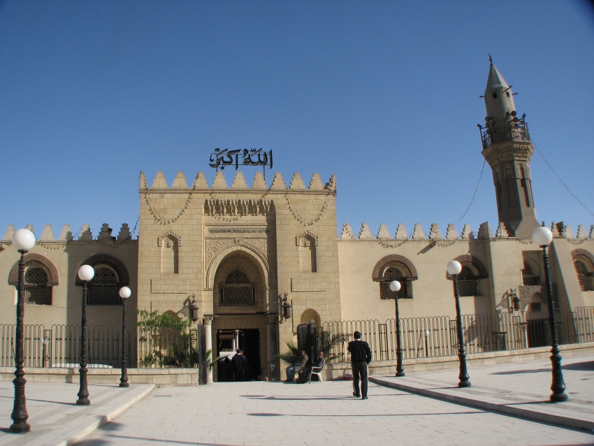 Gerbang masjid Amr ibn Ash