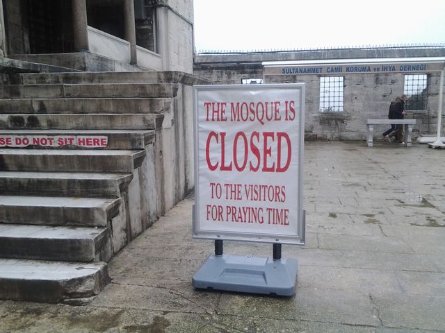 Masjid ditutup untuk sholat